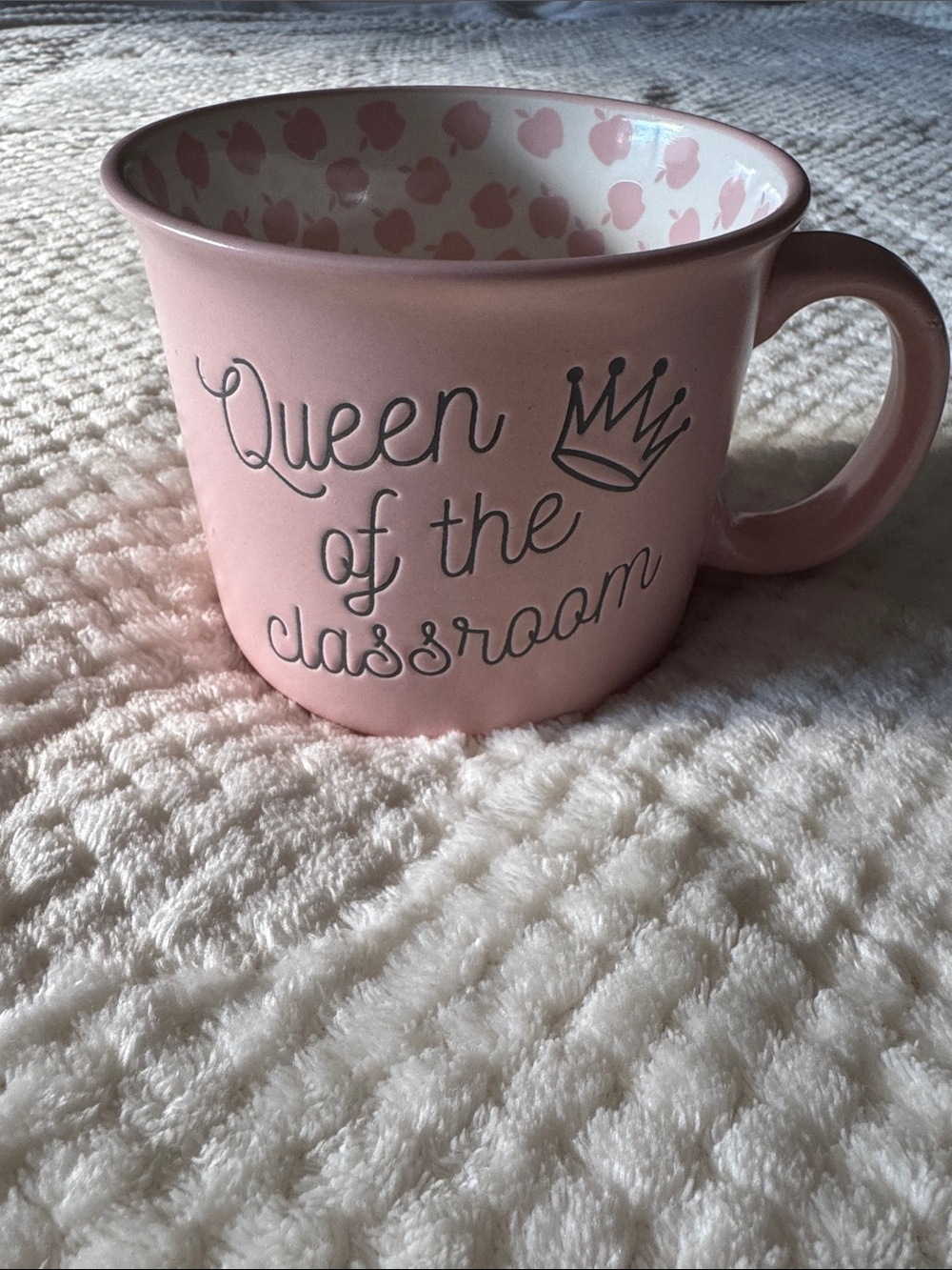 ☕ Sheffield Home “Queen of the Classroom” Mug – Pink | Teacher Coffee Cup